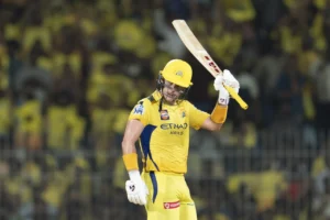 SAM_CURRAN_WAVE_AUDIENCE_DURING_HALF_CENTURY